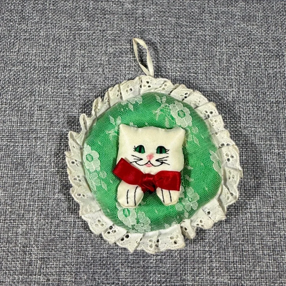 VTG Fancy Feast 1987 Satin Green Lace Ruffle Cat Bow Wreath Christmas Ornament